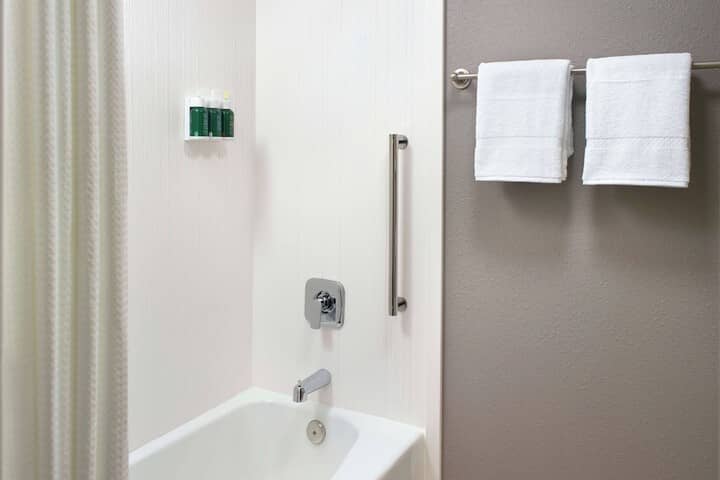 Room 13 of 37