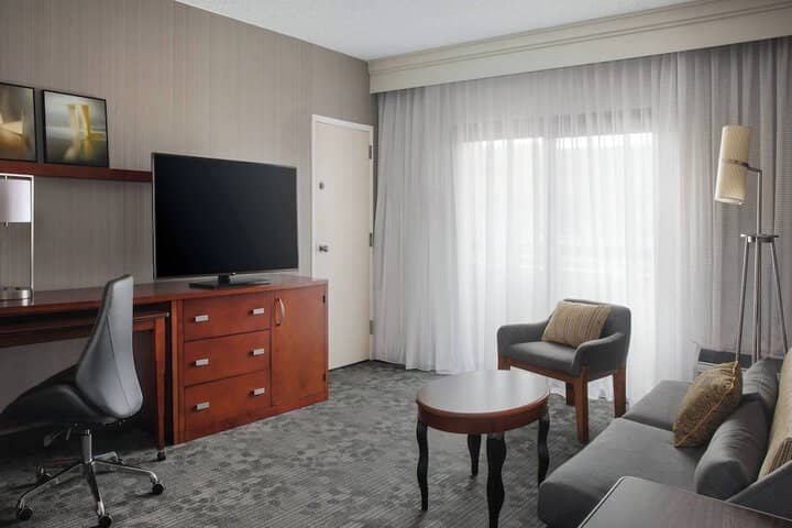 Room 11 of 37
